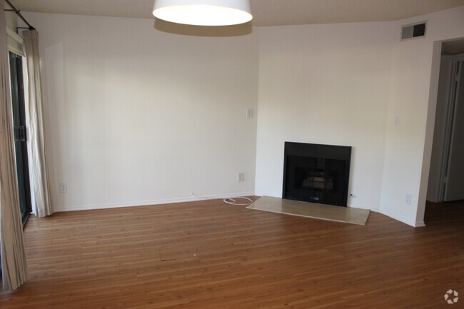 Building Photo - 924 3rd Street Rental