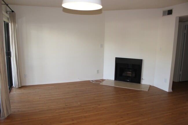 Building Photo - 924 3rd Street Rental