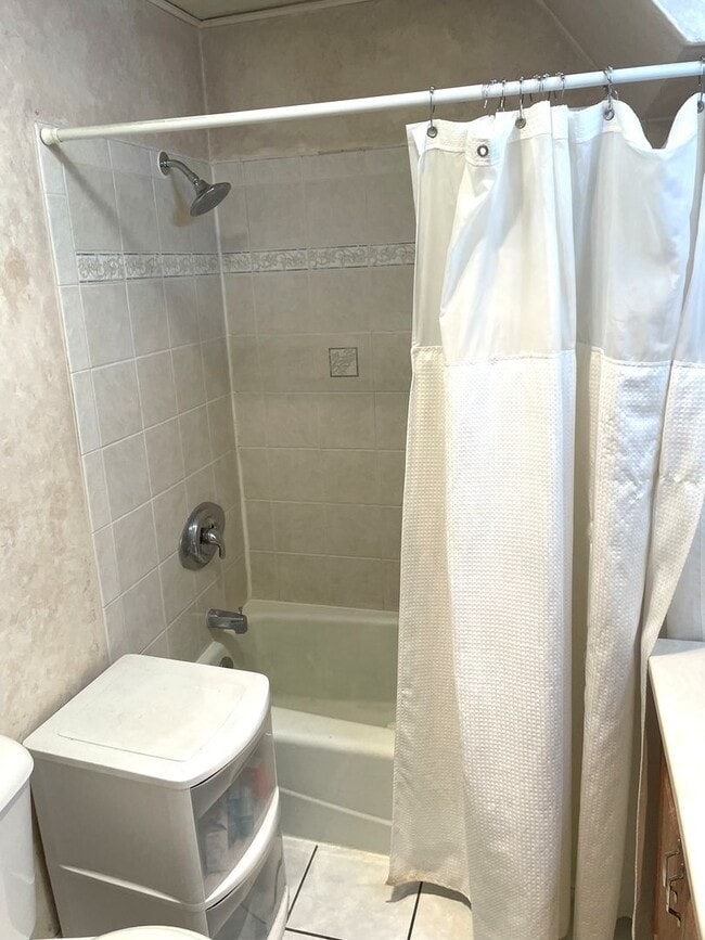 Photo - 3114 N Newhall St Unit Lower