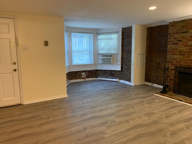 Building Photo - 1453 Corcoran St NW Unit English Basement