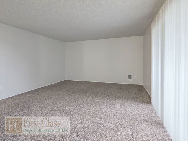 Photo - 1402 NE 186th Ave