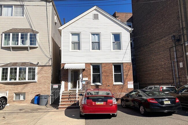 Photo - 284 Magnolia Ave