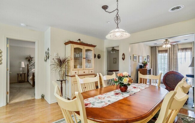 Building Photo - 372 Winding Oak Dr Rental