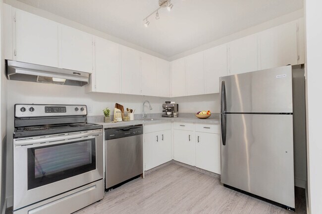 Photo - Southpointe Plaza