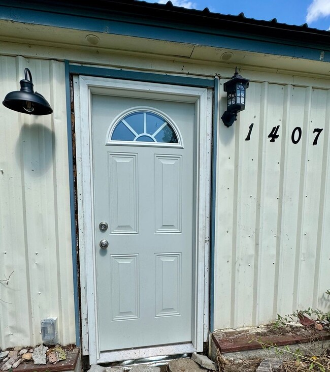 Building Photo - More Photos coming soon!!!! Rental