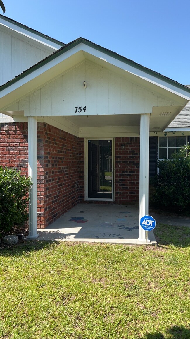 Photo - 754 Melissa Dr