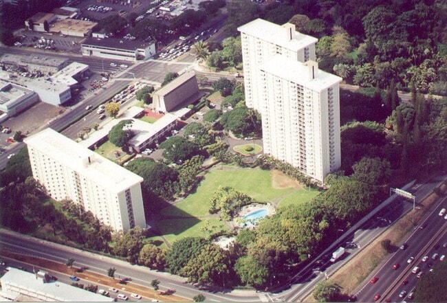 Helicopter view of the spacious grounds - 1511 Nuuanu Ave Unit #827