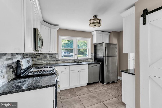 Photo - 27 Litle Ave