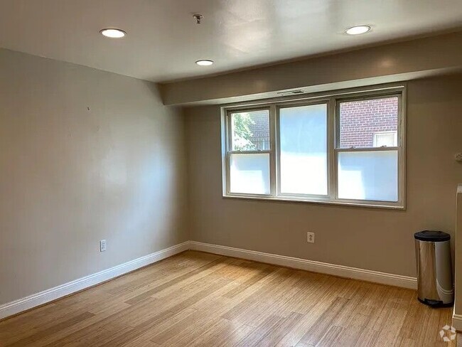 Building Photo - 4724 Benning Rd SE Rental