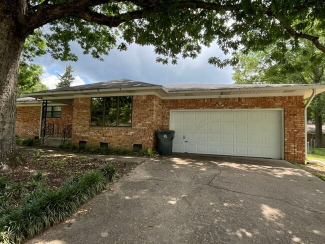 Photo - Very Nice 3 Bedroom 2 Bathroom House near the University of Arkansas Little Rock