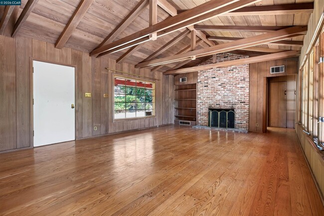 Photo - 755 Glenside Dr