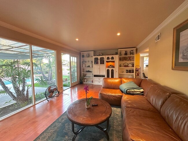 Building Photo - Beautiful 4 Bed / 3 Bath Home in Garden Grove For Rent