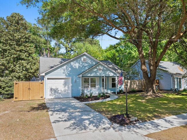 Front Yard - 1129 Landsdowne Dr