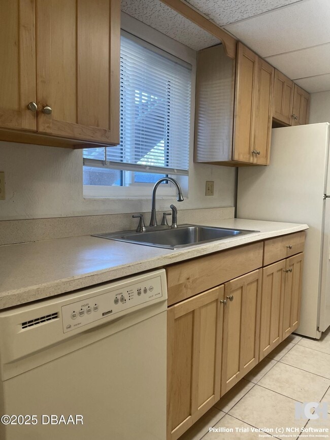 Photo - 144 S Halifax Ave Unidad 1