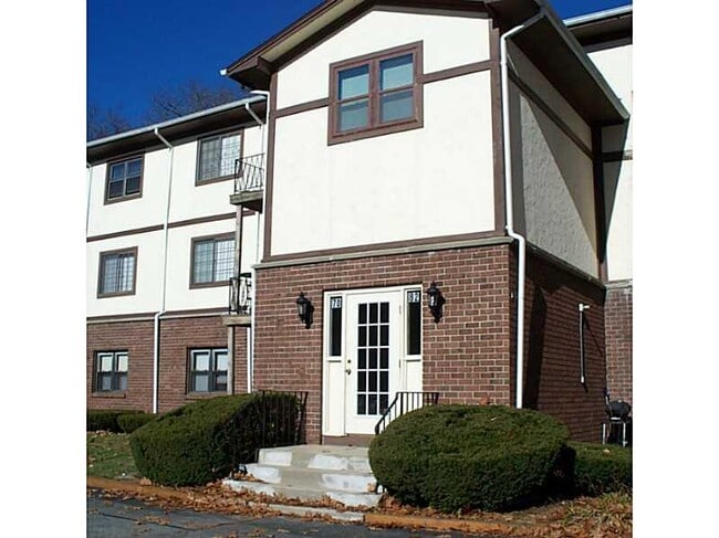 Building Photo - 79 Ivan St Unit 77 Rental