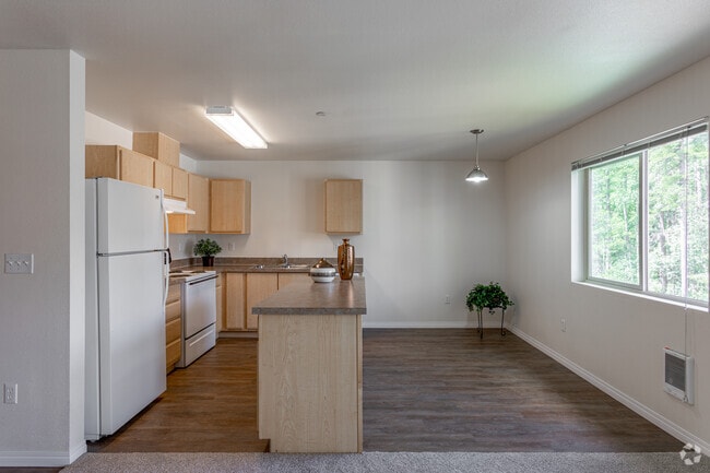 2BR, 2BA - 980 SF