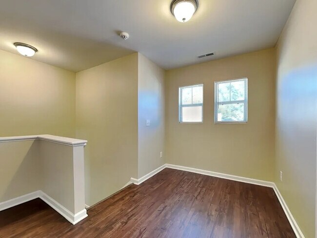 Photo - 1433 Ujamaa Dr