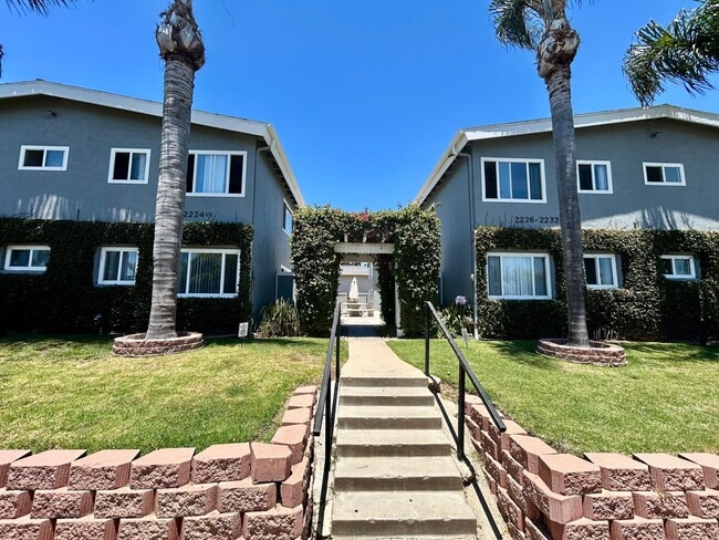 Building Photo - Bright 2 bed 1 bath in Pacific Beach Unit 2242 1/2