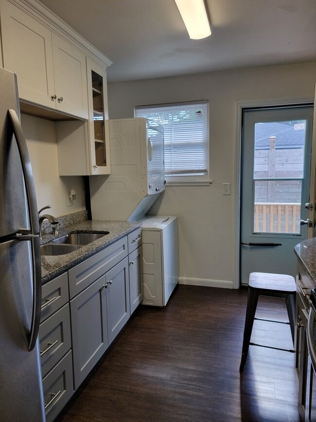 Photo - 229 W 38th St