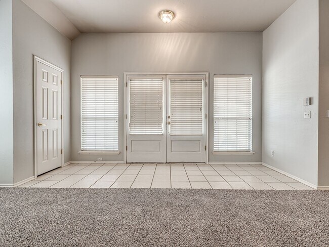 Photo - Gated 3 bed 2 bath home in Crystal Gardens...