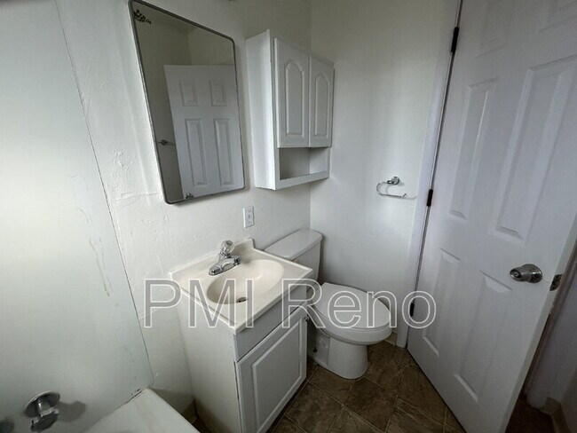 Photo - 2075 Patton Dr Unidad Apt E