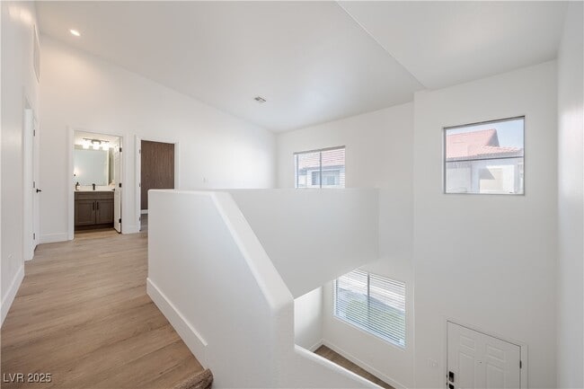 Photo - 540 W Horizon Ridge Pkwy