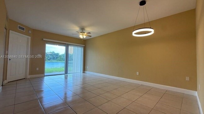 1133 Golden Lakes Blvd Unidad 812