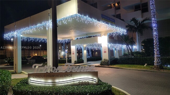 Building Photo - 2899 Collins Ave Unit 606