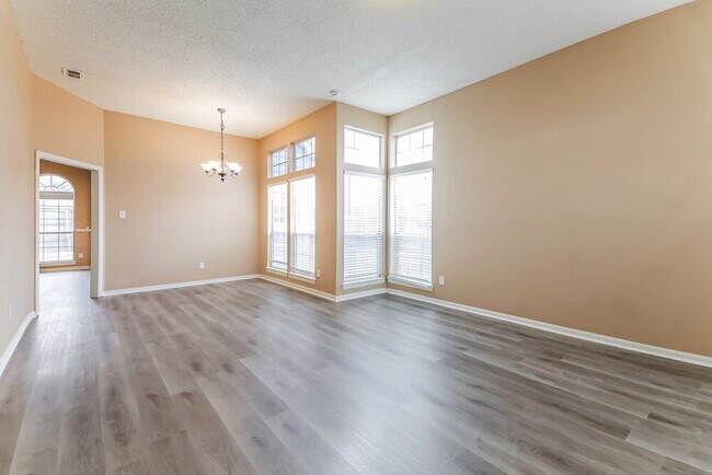 Photo - 2085 Cameo Dr