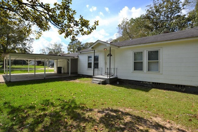 Photo - Updated, 3 bedroom, 2 bath home on treed lot in coveted Brownsfield Community