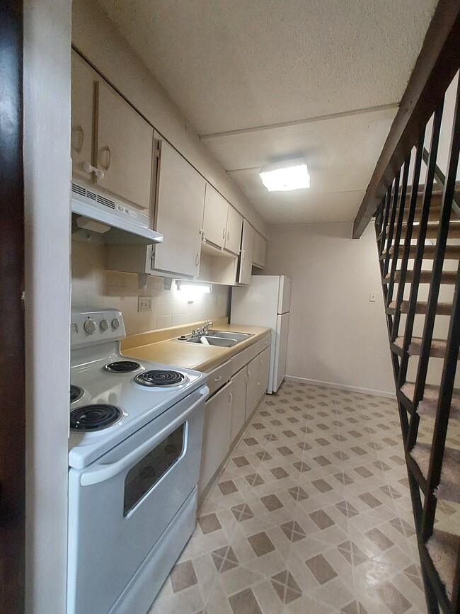 Building Photo - 189 Buckingham St Unit C