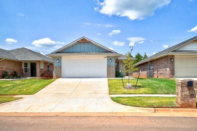 Building Photo - Edmond Home
