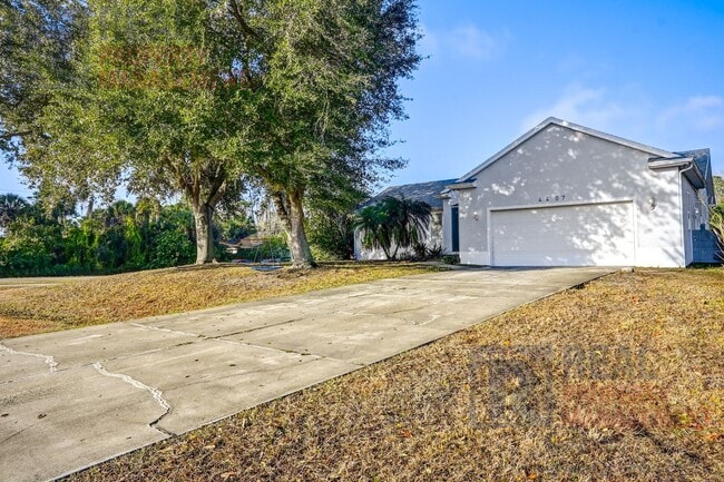 Photo - 4407 N Chamberlain Blvd