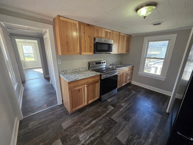 Kitchen - 307 N Governors Ave Unit A