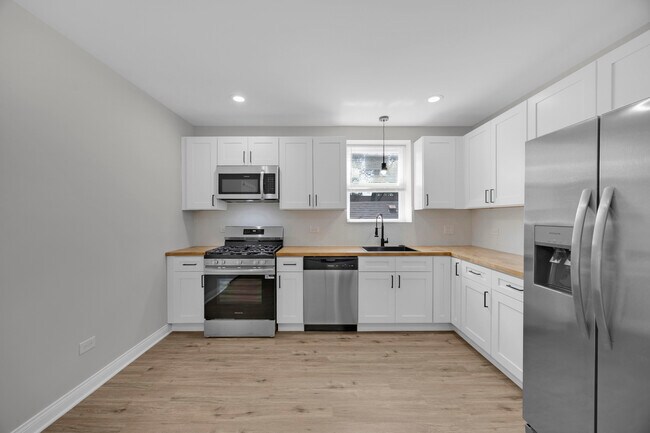 Photo - 6807 S Paulina St