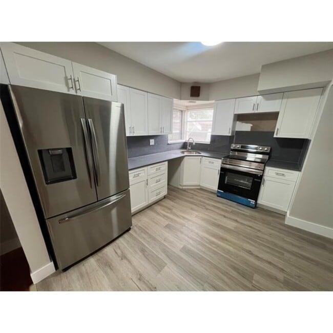 Building Photo - 442 SE 3rd St Rental