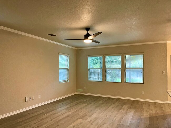 Photo - 2127 Muuga Manor