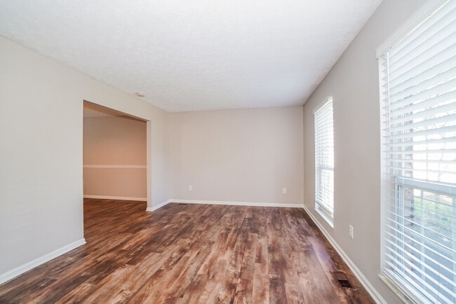 Photo - 593 Bridgewater Ct