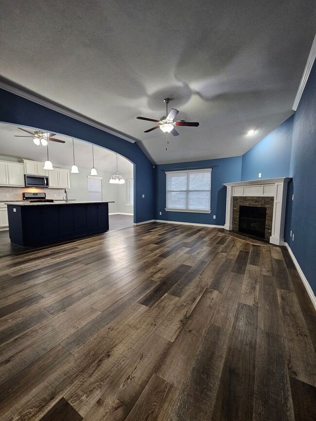 Photo - (3) Bed/(2) Bath in Bellatona Addition! Avail NOW!