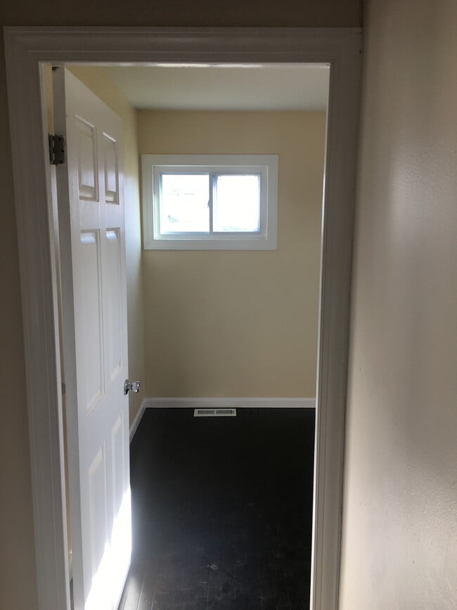 Building Photo - 2451 Danz Ave Rental