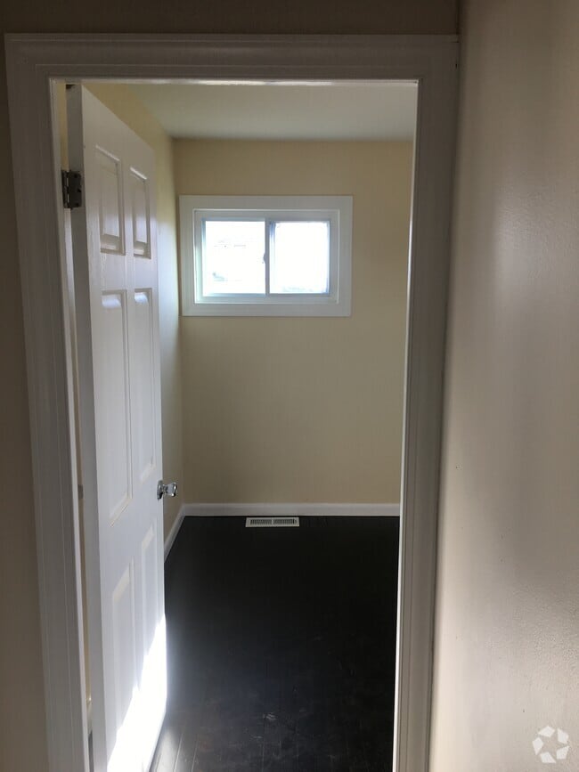 Building Photo - 2451 Danz Ave Rental