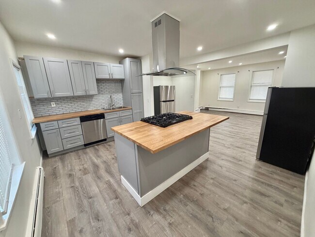 Photo - 283 Grand St