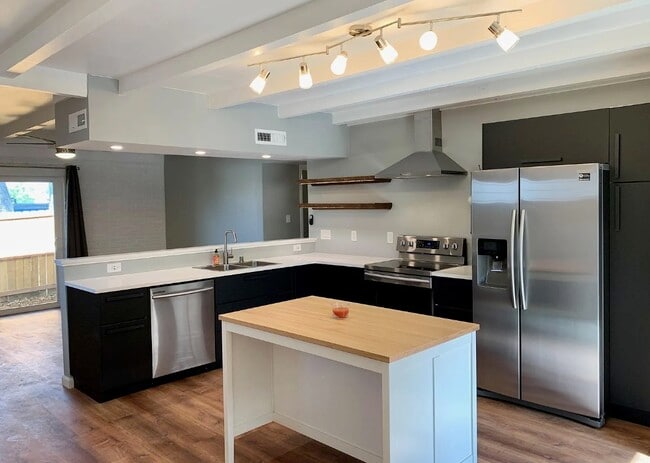 Photo - 1044 Stuart St