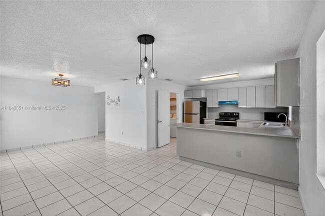 Building Photo - 4782 NW Flagler Terrace Unit 1 Rental