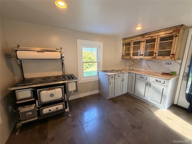 Photo - 265 Maybrook Rd