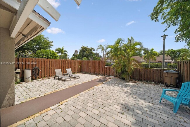 Photo - 4949 E Lakes Dr