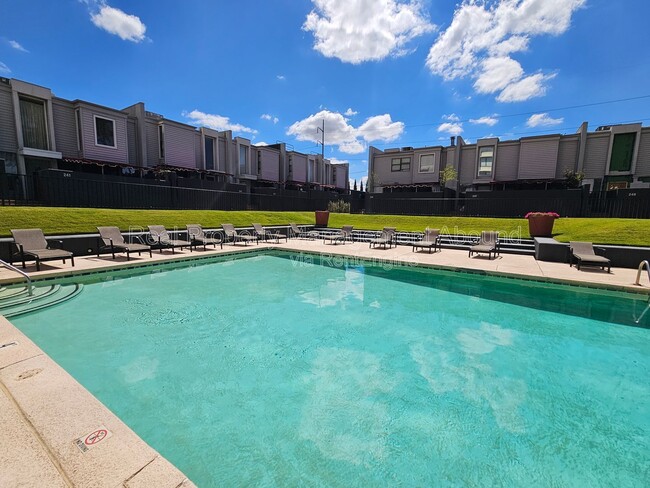 Photo - 410 W 7th St Unit 1823