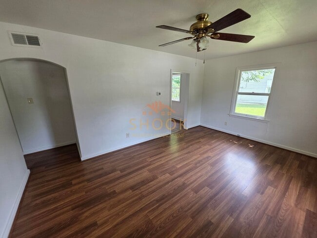 Photo - Cute 2 Bedroom Home Close to Downtown