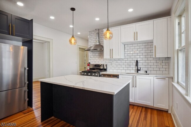 Photo - 17 Beekman St