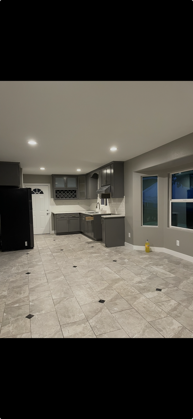 Building Photo - 4045 San Carlos St